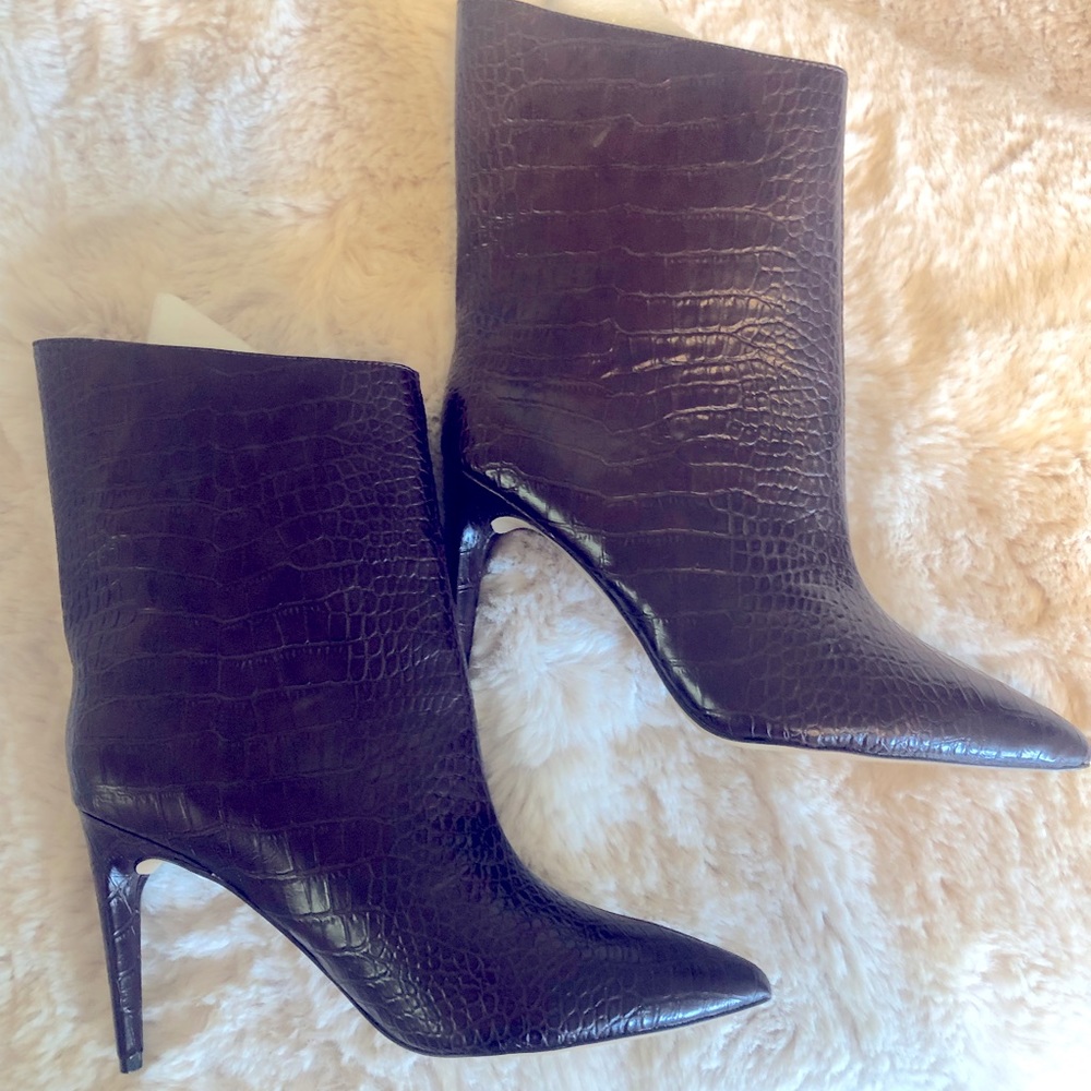 NWOB Brown Snakeskin Booties